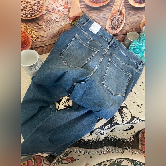 NWT Lane Bryant Fit Genius Bootcut Denim Jeans Distressed Sz 22/24 Comfort - Picture 2 of 7